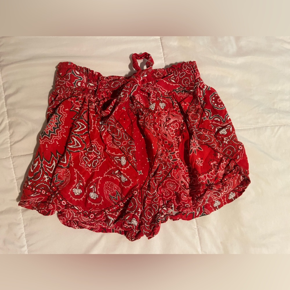 Small shorts the tag says X-L maybe kids sizes?